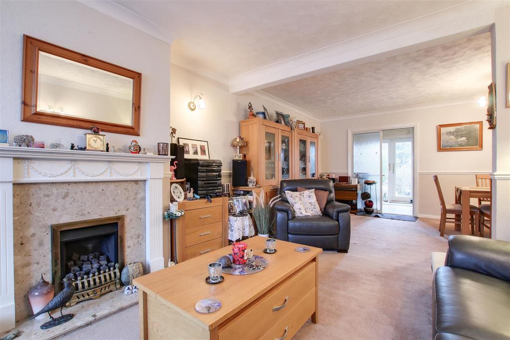 Bullwell Crescent, Cheshunt 3 bed semidetached house £475,000