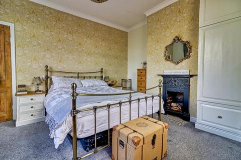 1 Ashgrove, Greengates, Bradford, BD10 0BP