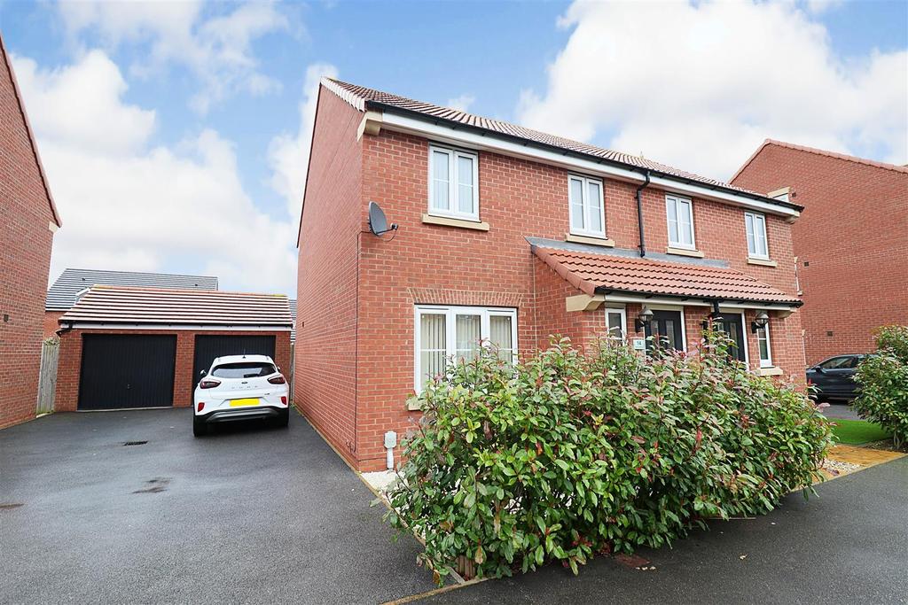 Cherry Avenue, Boothferry Road, Hessle 3 bed semidetached house £240,000