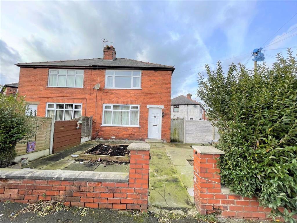 Ena Crescent, Leigh 2 bed semidetached house £120,000