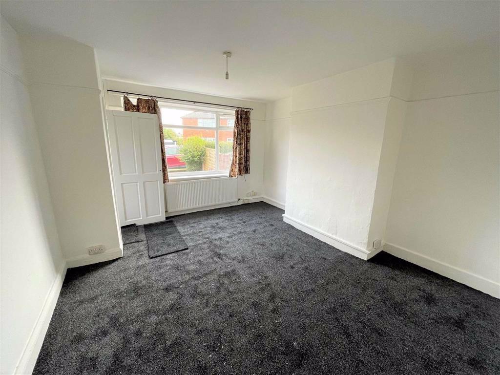 Ena Crescent, Leigh 2 bed semidetached house £120,000