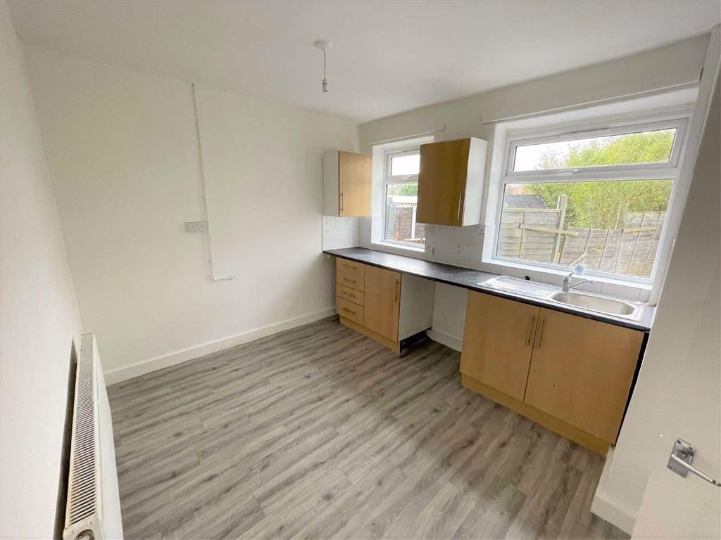 Ena Crescent, Leigh 2 bed semidetached house £120,000