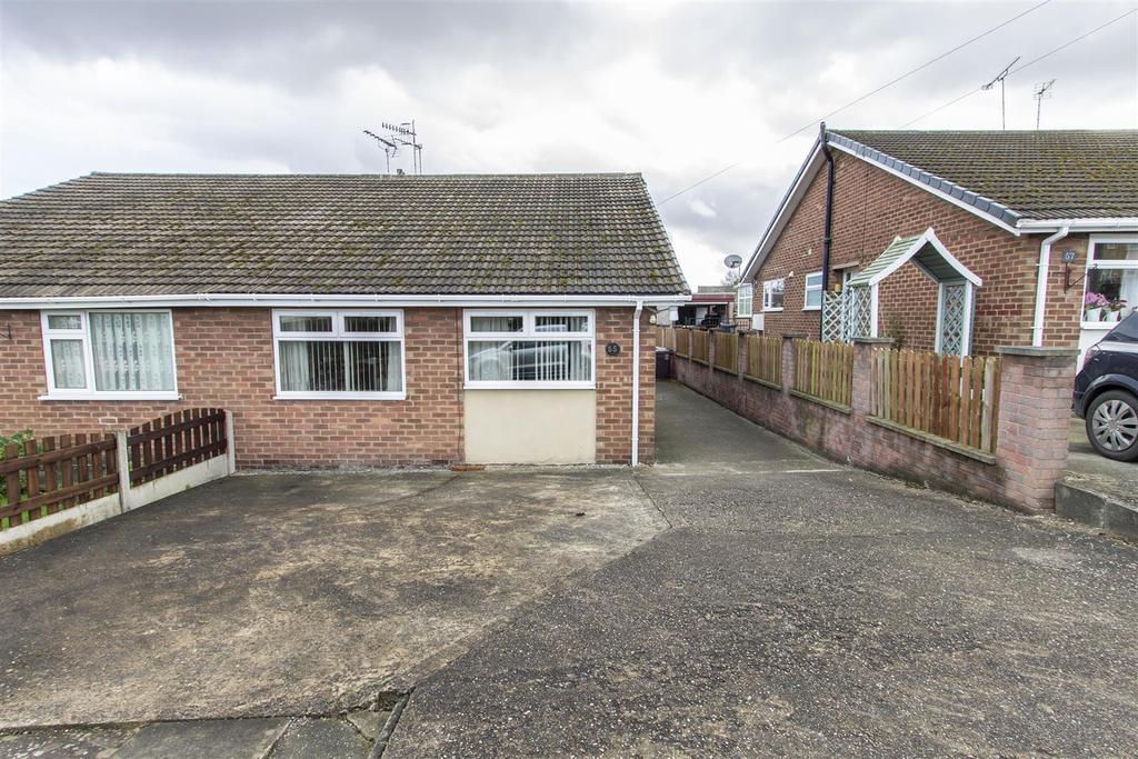 Nethermoor Road, New Tupton, Chesterfield 2 bed semidetached bungalow