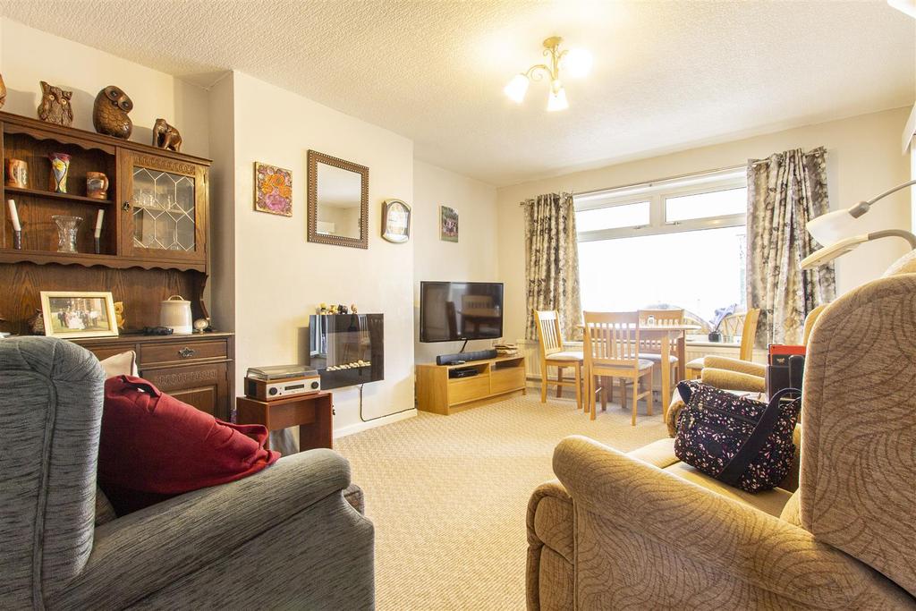 Nethermoor Road, New Tupton, Chesterfield 2 bed semidetached bungalow