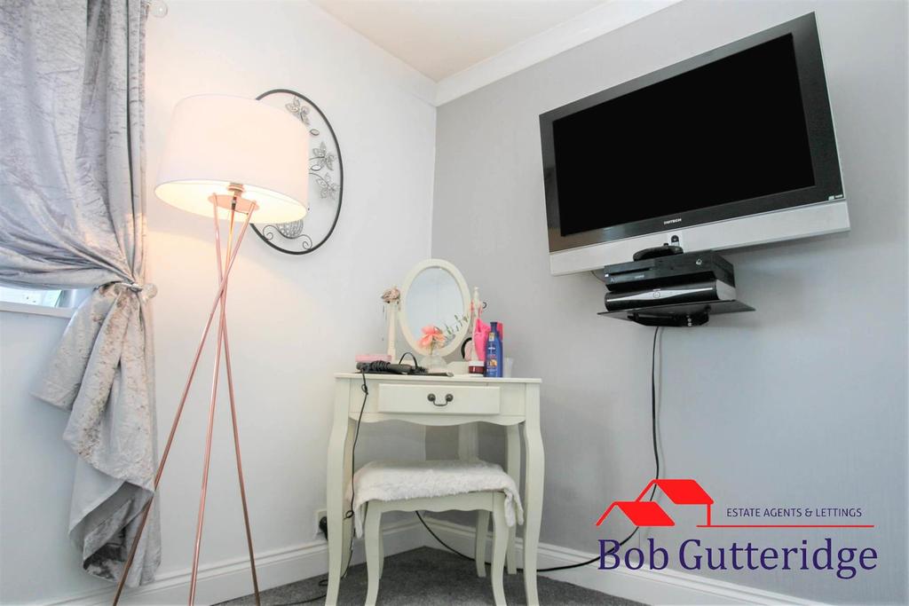 Brookwood Drive, Meir, StokeOnTrent 3 bed semidetached house £140,000