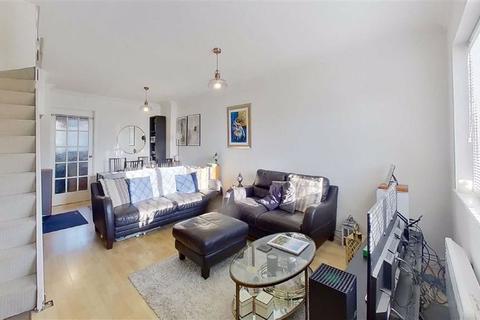 16 Denmead, Two Mile Ash, Milton Keynes, MK8 8HY