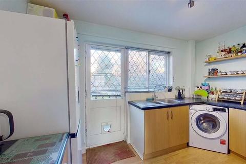16 Denmead, Two Mile Ash, Milton Keynes, MK8 8HY