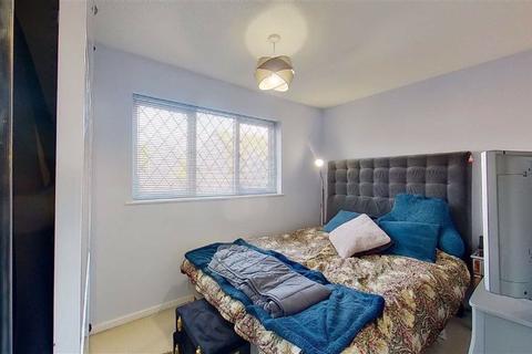 16 Denmead, Two Mile Ash, Milton Keynes, MK8 8HY