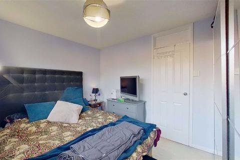16 Denmead, Two Mile Ash, Milton Keynes, MK8 8HY