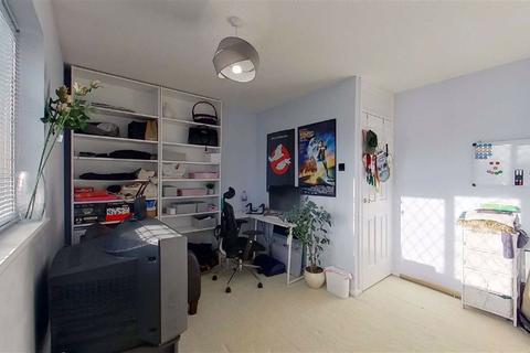 16 Denmead, Two Mile Ash, Milton Keynes, MK8 8HY