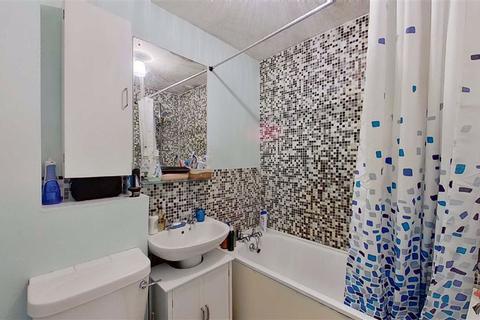 16 Denmead, Two Mile Ash, Milton Keynes, MK8 8HY
