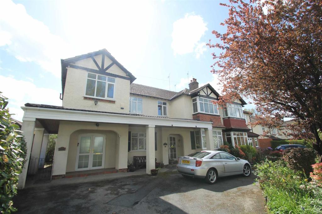 Riddings Road, Hale, Altrincham 3 bed apartment £1,995 pcm (£460 pw)
