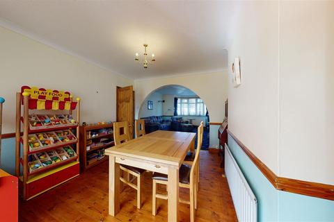 111 Dolphins Road, Folkestone, CT19 5QB