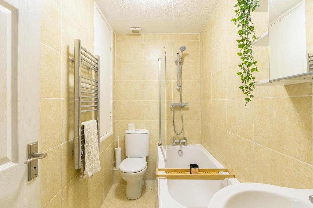 ESOLCTFORCXOF62 - Bathroom B.jpg