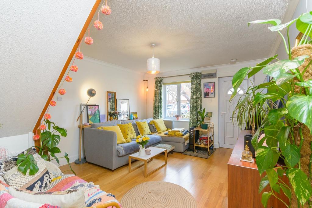 ESOLCTFORCXOF62 - Living Room D.jpg