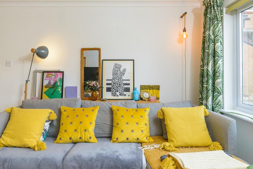 ESOLCTFORCXOF62 - Living Room A.jpg