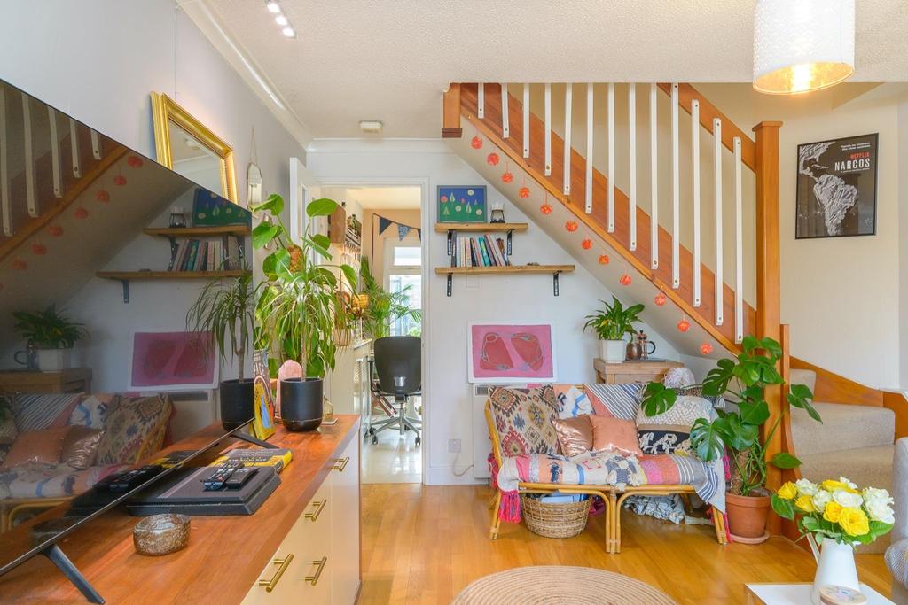 ESOLCTFORCXOF62 - Living Room B.jpg
