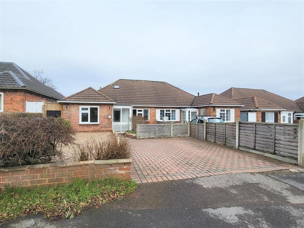 Orton Avenue, Sutton Coldfield 4 bed semidetached house £1,250 pcm (£288 pw)