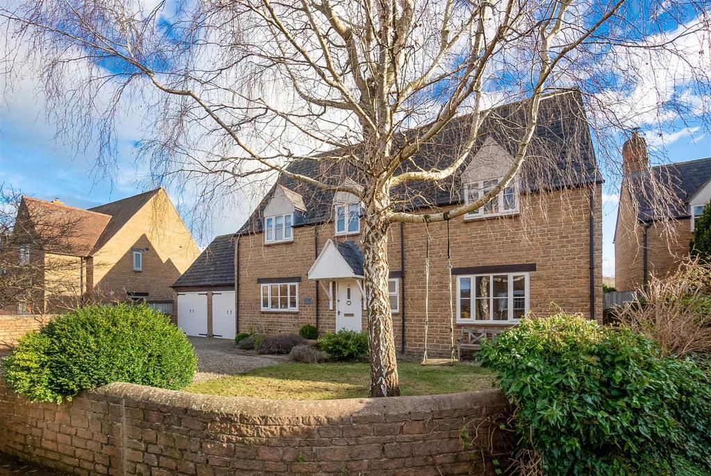 8 Jeffs Close (2).jpg