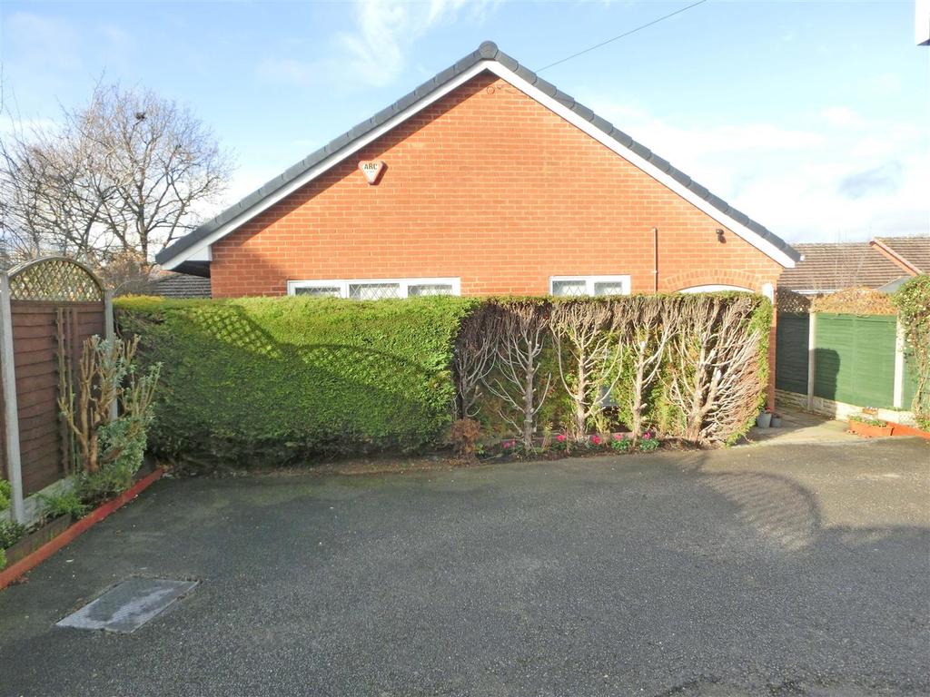Truemans Heath Lane, Hollywood... 3 bed detached bungalow £400,000