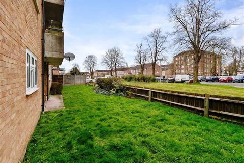 41 Wadhurst Close, London, SE20 8TA