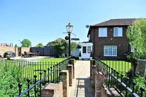 4 bedroom house for sale - Hithermoor Road, Staines-upon-Thames