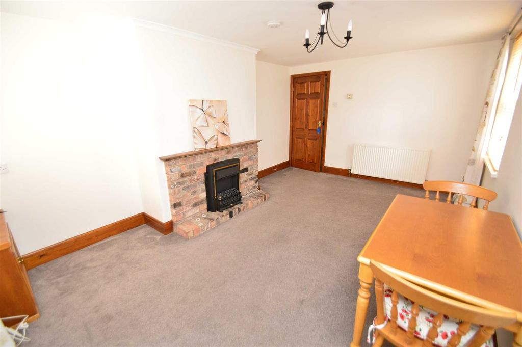 Catherine Street, Macclesfield 3 bed end of terrace house £780 pcm (£