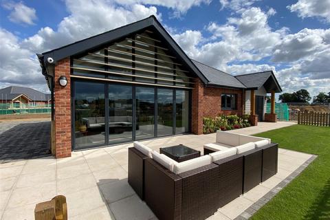 2 bedroom bungalow for sale - 'The Chelmer' Burnham Waters, Maldon Road, Burnham-On-Crouch