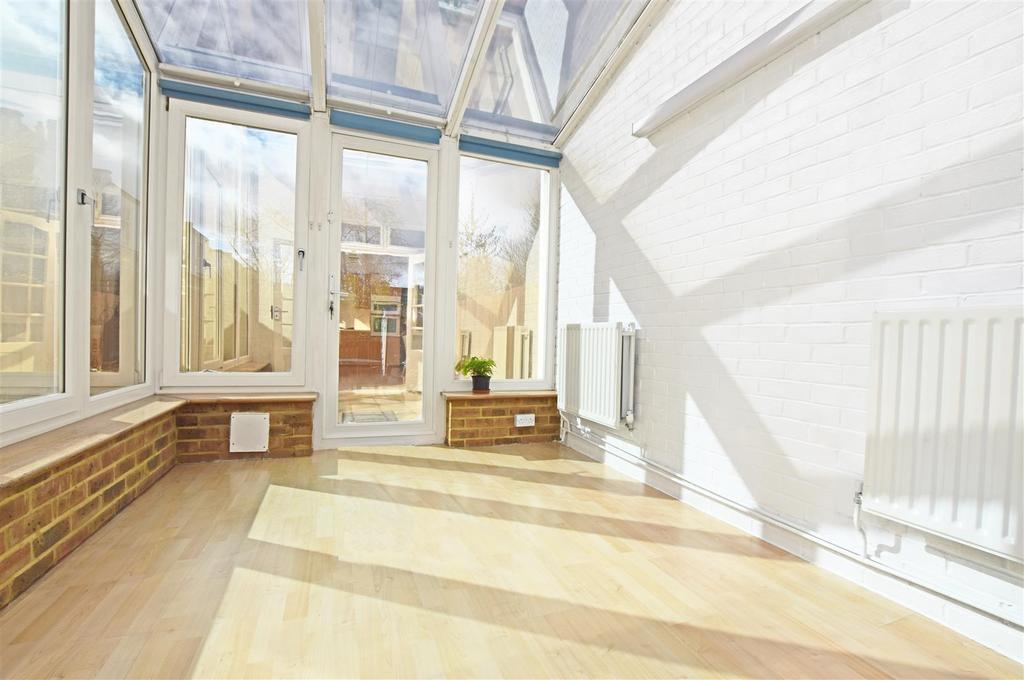 Burtons Road, Hampton Hill 3 bed terraced house £2,295 pcm (£530 pw)