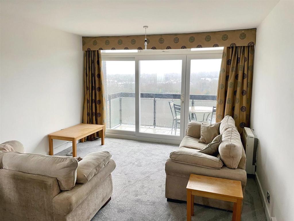 Hermitage Road, Edgbaston... 2 bed flat £795 pcm (£183 pw)