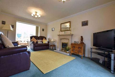 28 Cotswold Drive, Wellingborough, NN8 2JB