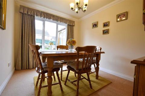 28 Cotswold Drive, Wellingborough, NN8 2JB