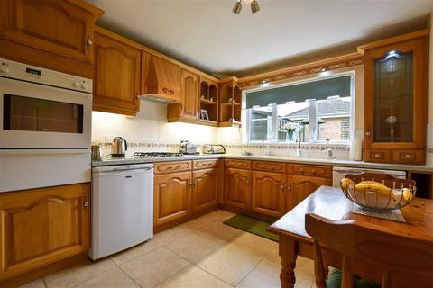 28 Cotswold Drive, Wellingborough, NN8 2JB