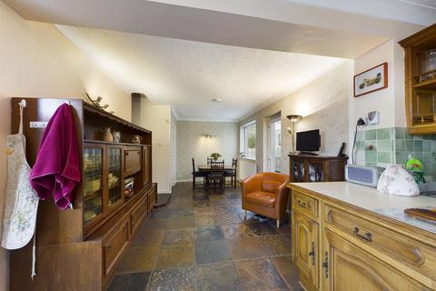 108 Broom Hill Road, Rochester, ME2 3LF