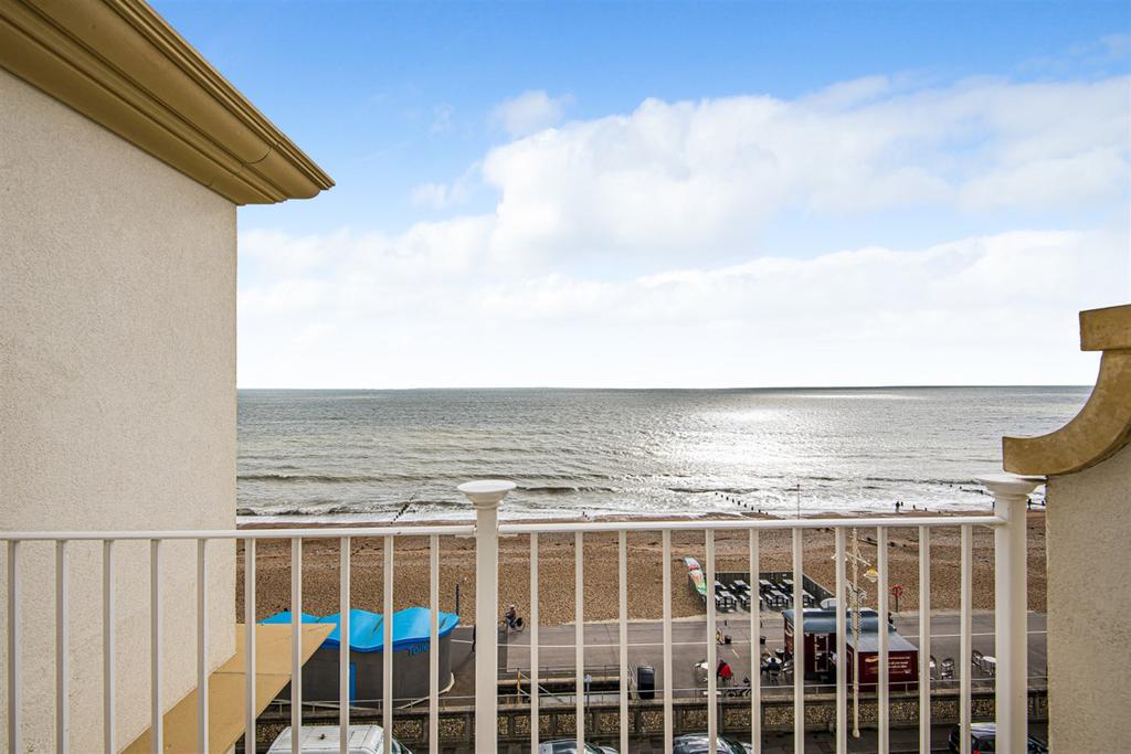Esplanade Grande, The Esplanade, Bognor Regis, PO21 2 bed flat £550,000