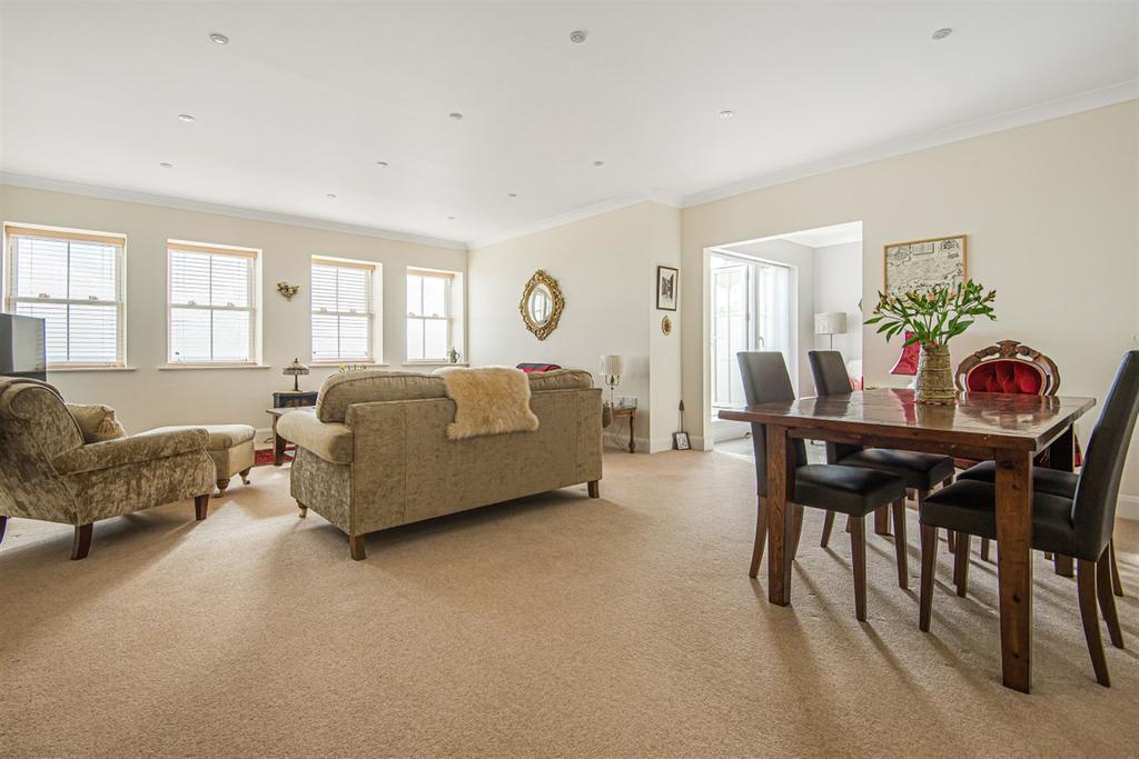 Esplanade Grande, The Esplanade, Bognor Regis, PO21 2 bed flat £550,000