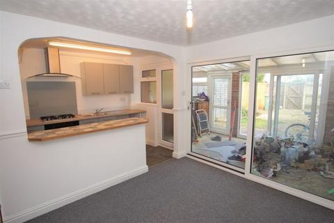 3 bedroom house to rent, Russet Close, Tuffley