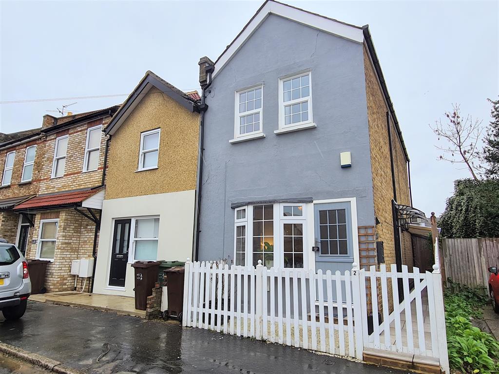St James Road, Carshalton, SM5 2DU 2 bed semidetached house £1,600