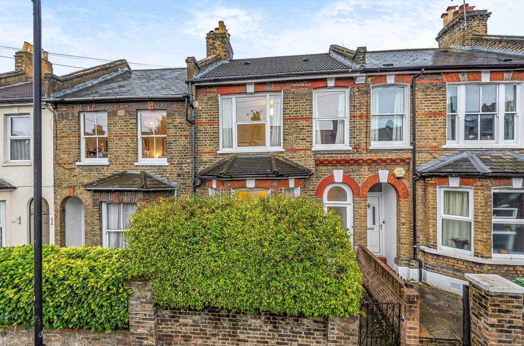 Avondale Rise Peckham SE15 3 bed terraced house - £2,500 pcm (£577 pw)