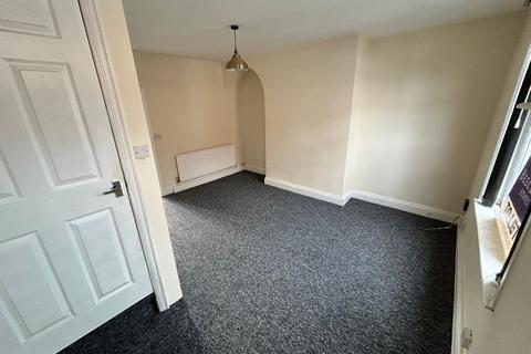 3 bedroom house to rent, Bridge Street, Darton