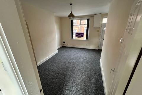 3 bedroom house to rent, Bridge Street, Darton