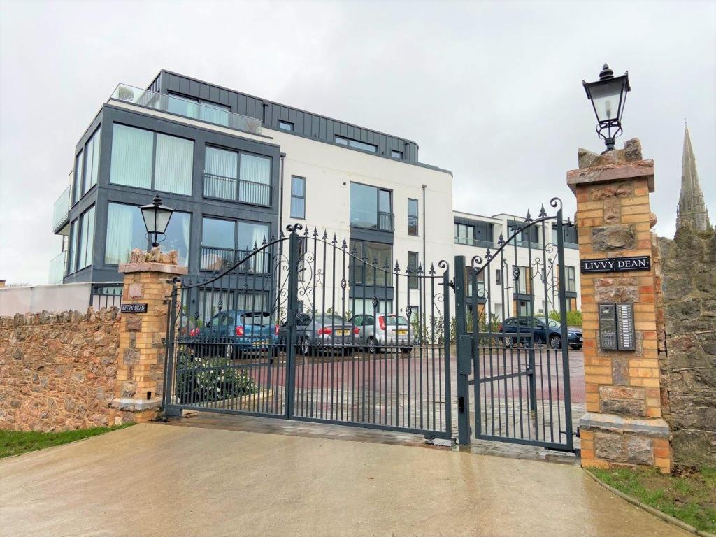 St Margarets Road,Torquay 2 bed apartment £1,050 pcm (£242 pw)