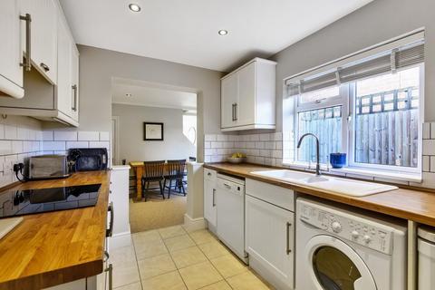 70 Kings Road, Godalming, GU7 3ES