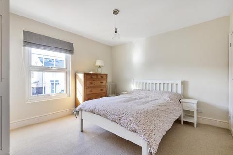 70 Kings Road, Godalming, GU7 3ES