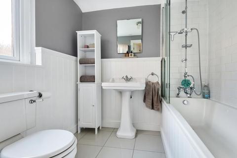 70 Kings Road, Godalming, GU7 3ES