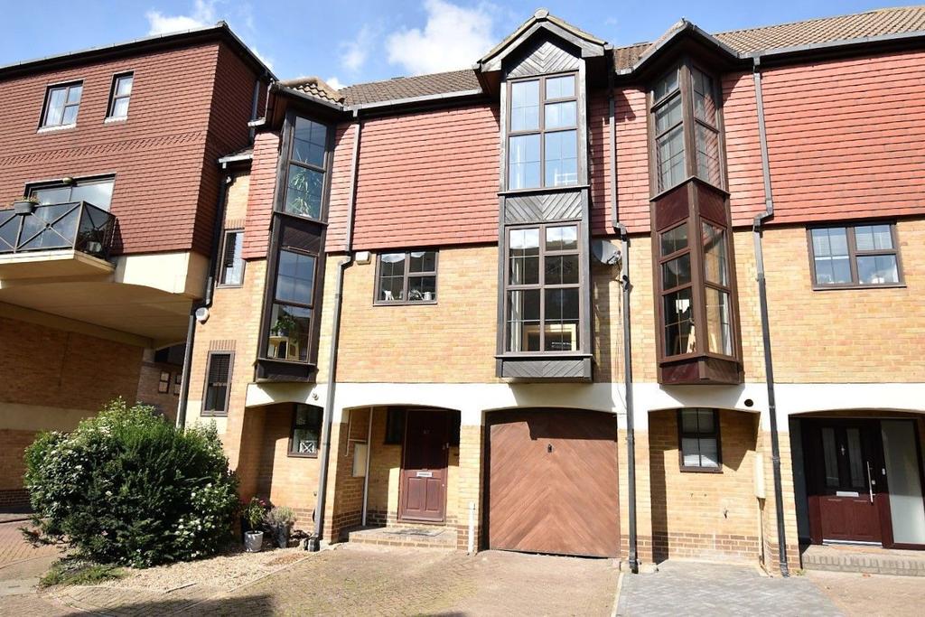 Hathaway Court, Rochester 3 bed terraced house £455,000