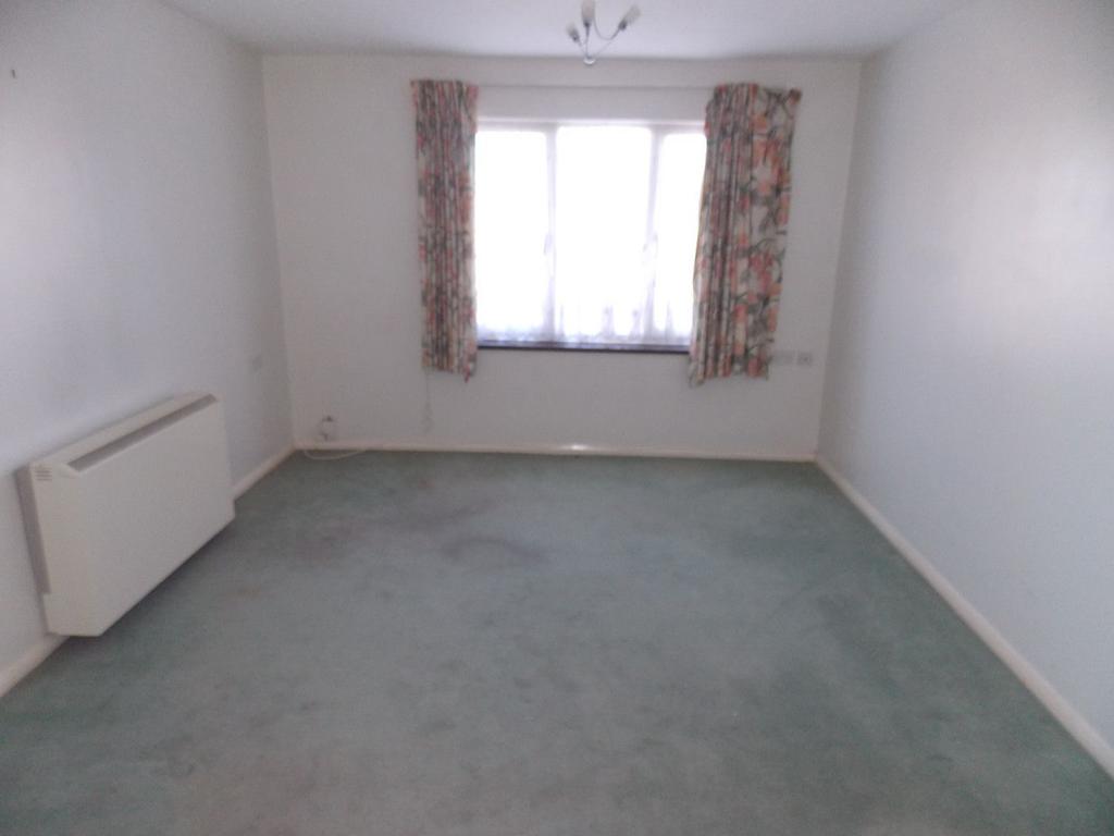 Dove Close, Chatham 2 bed flat £110,000