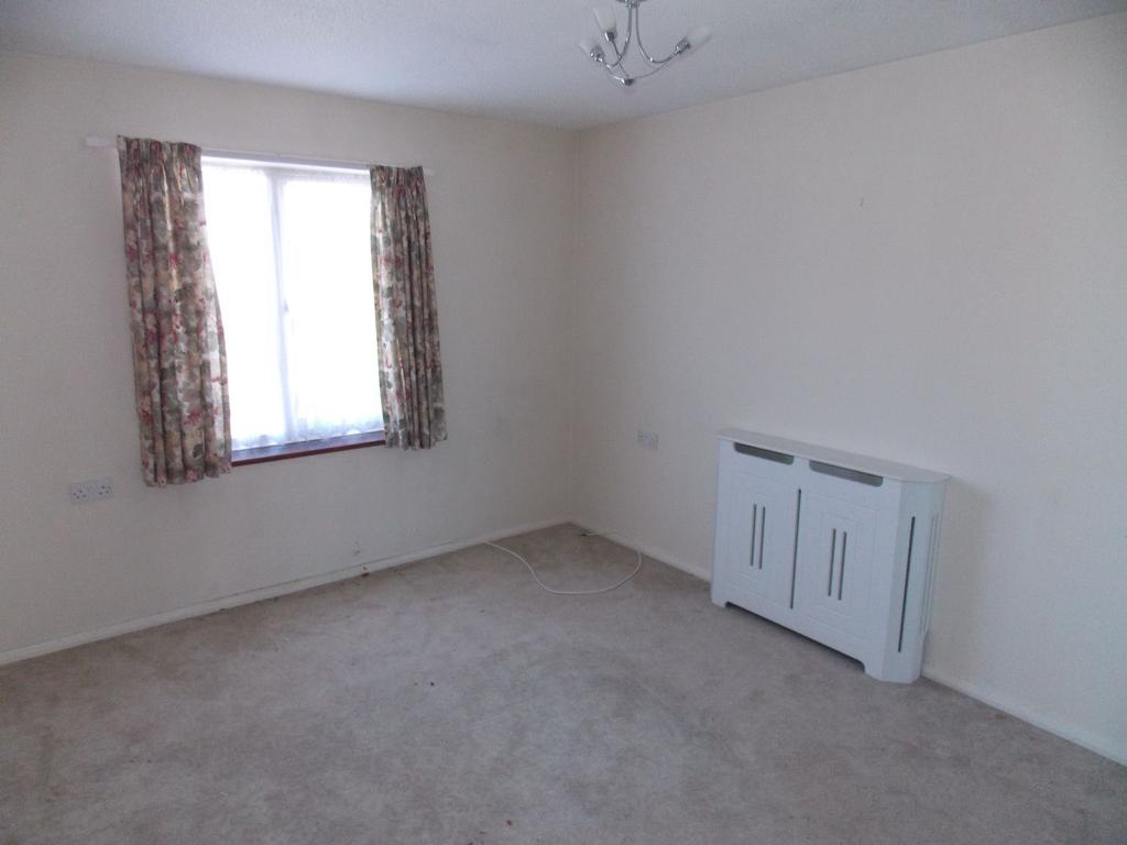 Dove Close, Chatham 2 bed flat £110,000