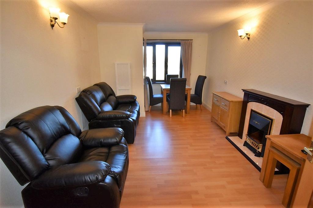 Rochester Gate, Rochester 2 bed flat £135,000