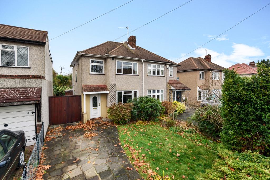 Wyncham Avenue Sidcup DA15 3 bed semidetached house £1,700 pcm (£392 pw)